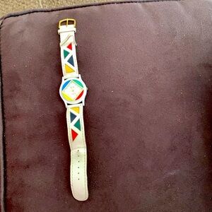 Vintage costume jewelry watch
Needs Battery